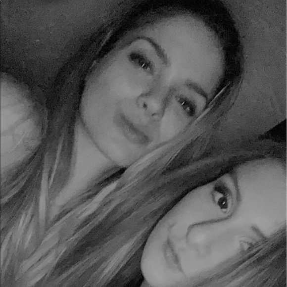 Meet your Posher, Emily - Picture 1 of 5